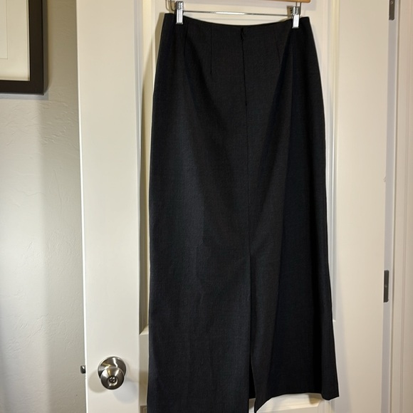 Eddie Bauer gray (stretch) skirt - Picture 6 of 7